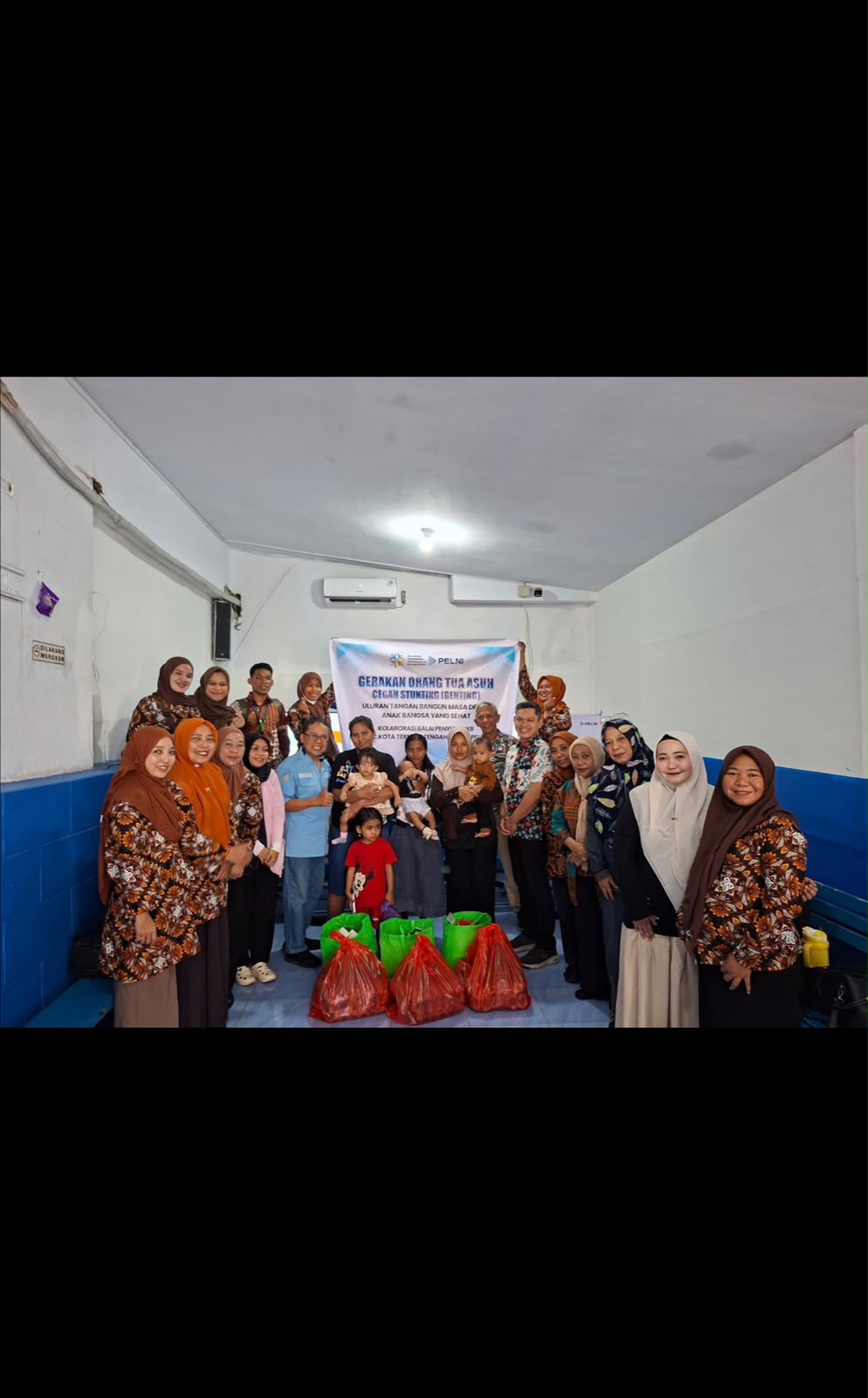 Santuni Tiga Baduta Berisiko Stunting di Kelurahan Kota Baru, Kepala DPPKB Apresiasi PT PELNI Cabang Ternate